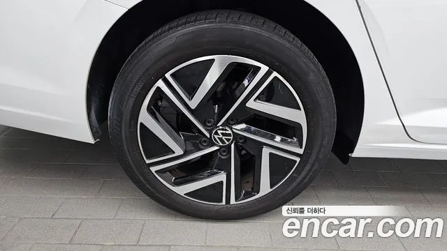 Volkswagen Jetta 2023 thumb 5