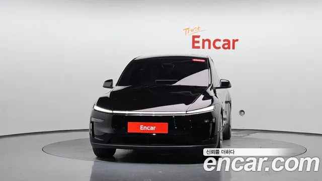 Tesla Model Y 2026 thumb 2
