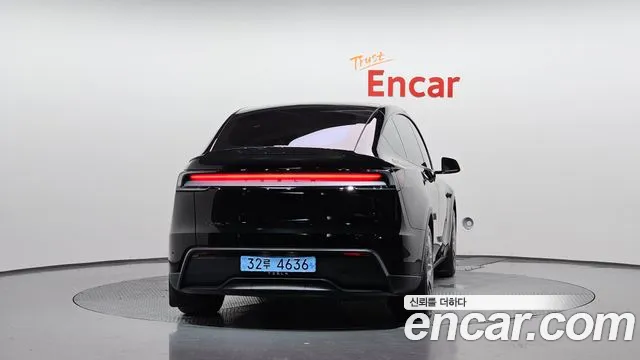Tesla Model Y 2026 thumb 3