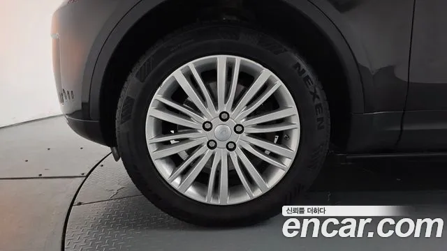 Land Rover Discovery 2017 thumb 4