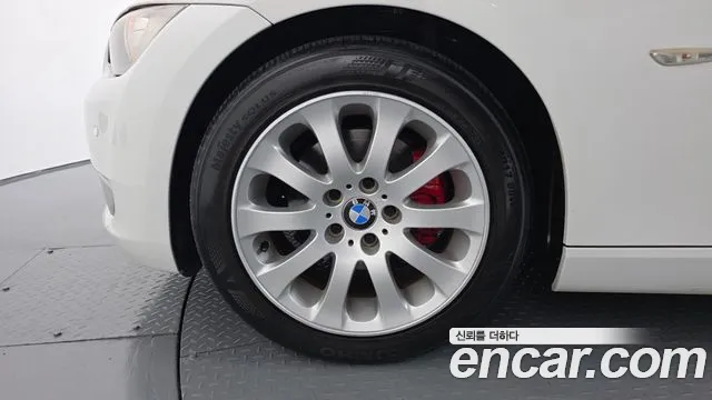 BMW 3-Series 2009 thumb 5