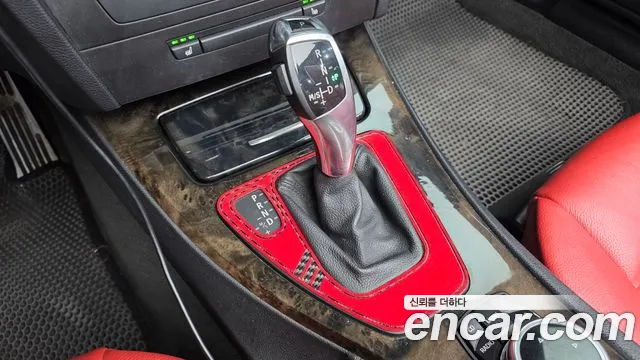 BMW 3-Series 2009 thumb 9
