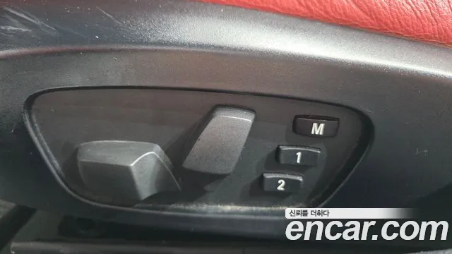 BMW 3-Series 2009 thumb 12