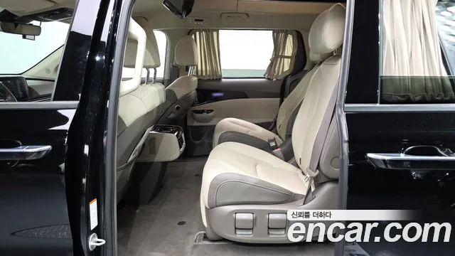 Kia Carnival 2023 thumb 11