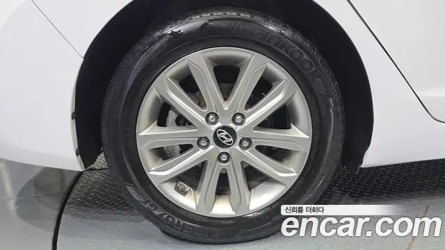Hyundai Avante 2015 thumb 5