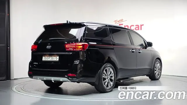Kia Carnival 2018 thumb 2