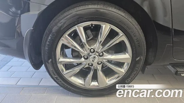 Kia Carnival 2018 thumb 5