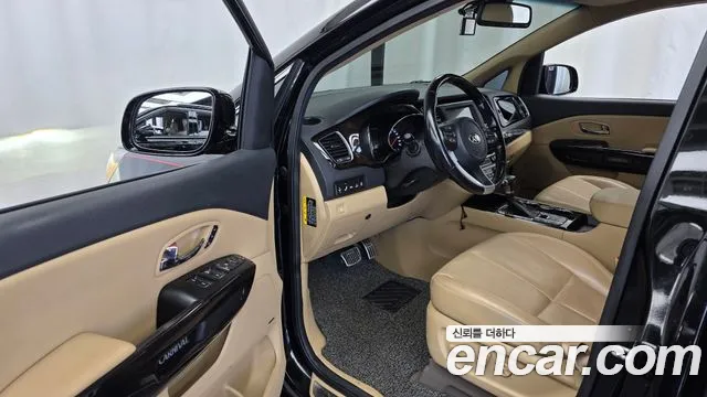 Kia Carnival 2018 thumb 10