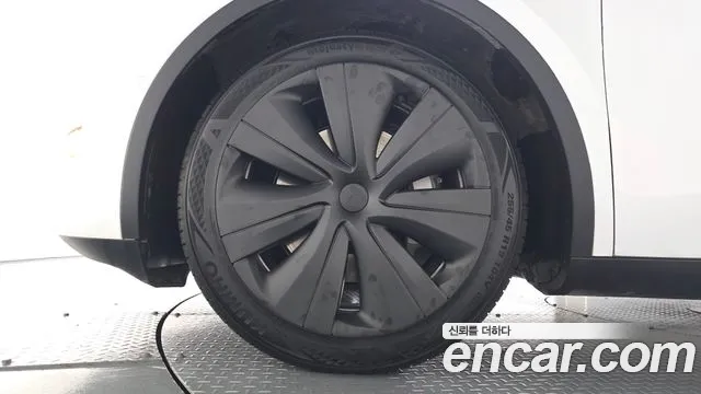 Tesla Model Y 2022 thumb 4