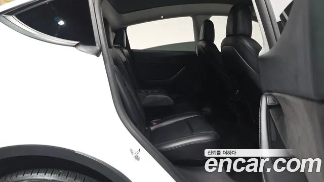 Tesla Model Y 2022 thumb 10
