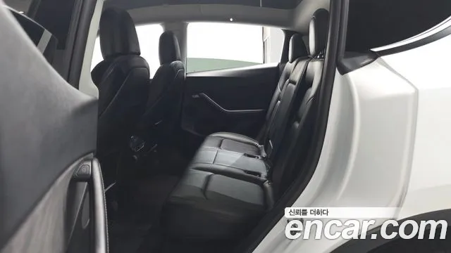 Tesla Model Y 2022 thumb 11