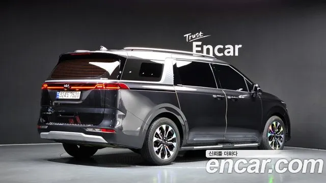 Kia Carnival 2021 thumb 2