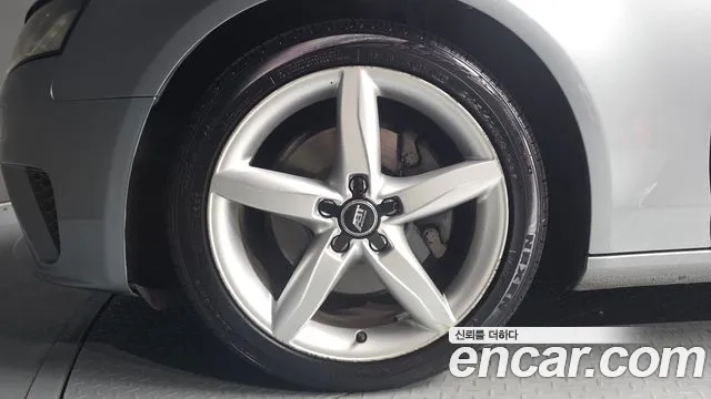 Audi A4 2010 thumb 5
