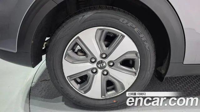 Kia Niro 2017 thumb 5