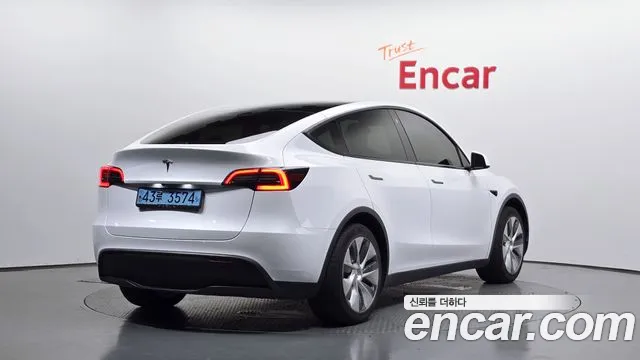 Tesla Model Y 2024 thumb 2