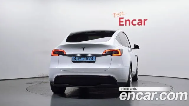 Tesla Model Y 2024 thumb 4