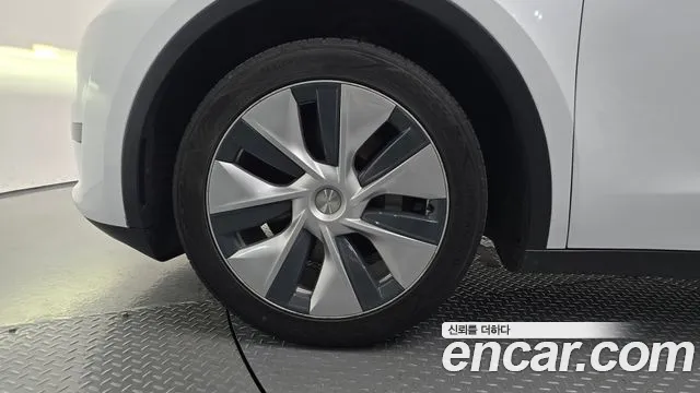 Tesla Model Y 2024 thumb 5