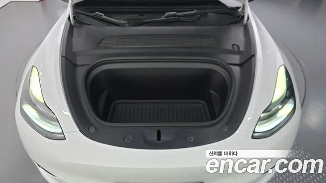 Tesla Model Y 2024 thumb 6