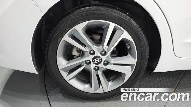Hyundai Avante 2017 thumb 5