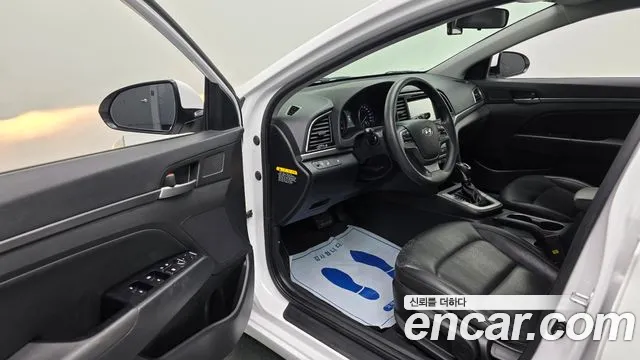 Hyundai Avante 2017 thumb 10