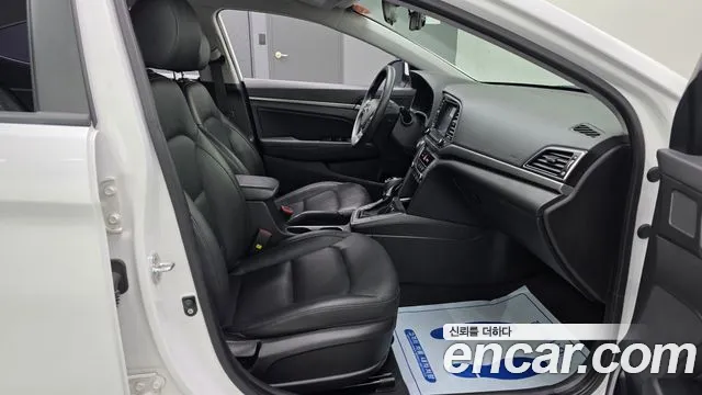 Hyundai Avante 2017 thumb 11
