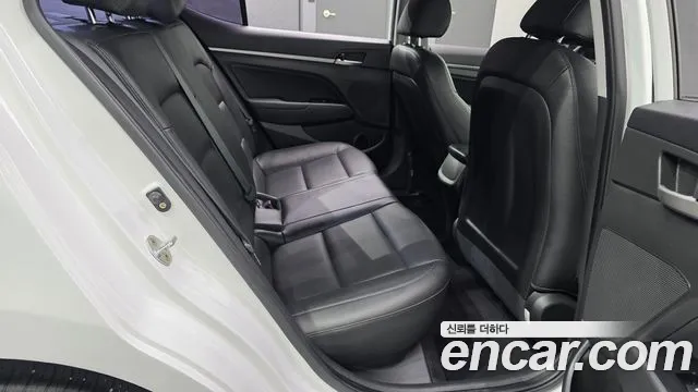 Hyundai Avante 2017 thumb 12