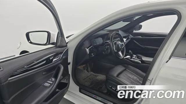 BMW 5-Series 2022 thumb 10