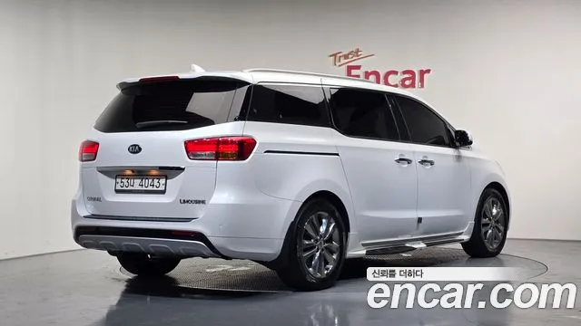 Kia Carnival 2017 thumb 2