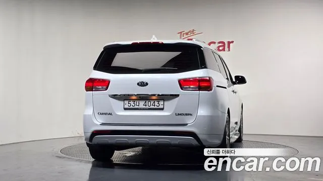 Kia Carnival 2017 thumb 4