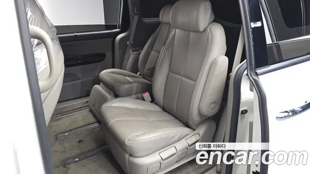 Kia Carnival 2017 thumb 11