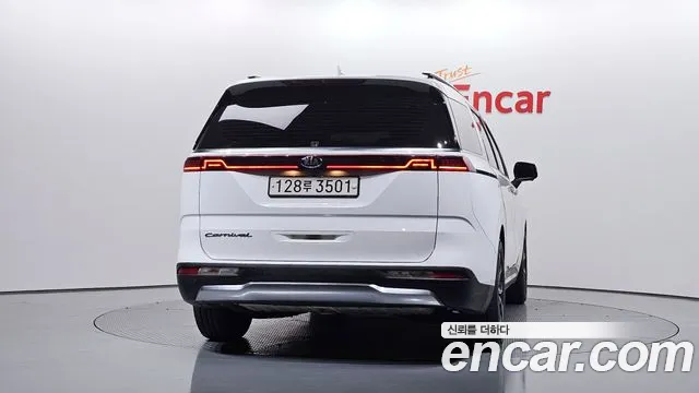 Kia Carnival 2021 thumb 4