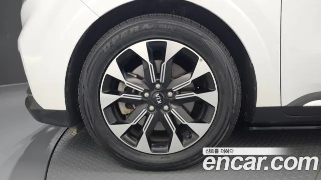 Kia Carnival 2021 thumb 5