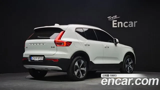 Volvo XC40 2025 thumb 2