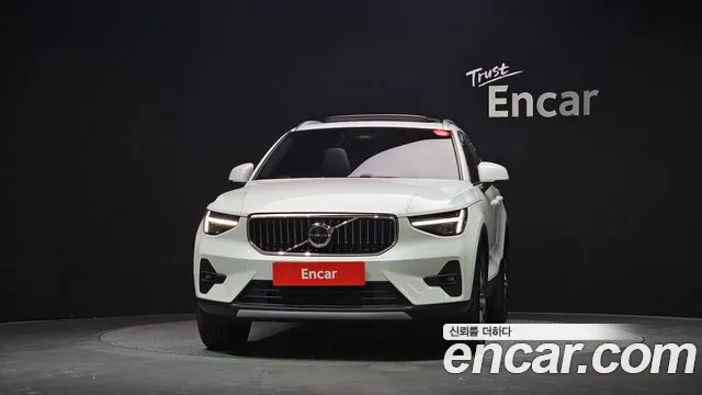 Volvo XC40 2025 thumb 3