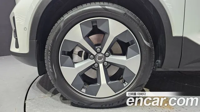 Volvo XC40 2025 thumb 5