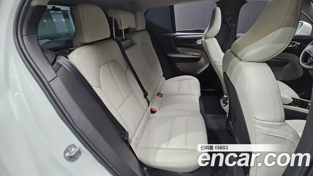 Volvo XC40 2025 thumb 11