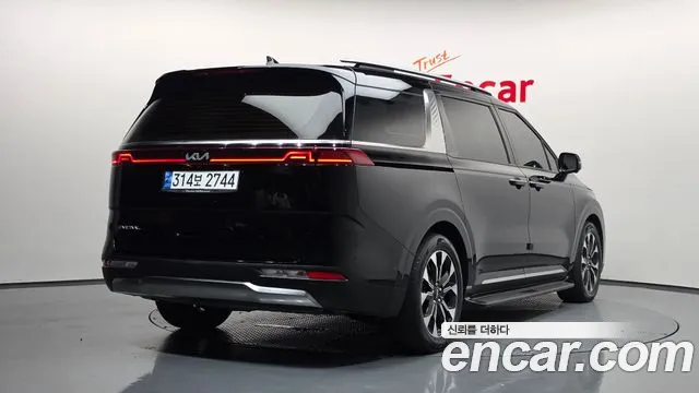 Kia Carnival 2023 thumb 2