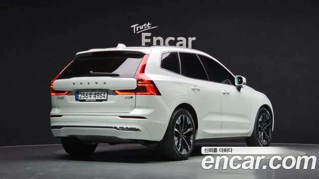 Volvo XC60 2025 thumb 2