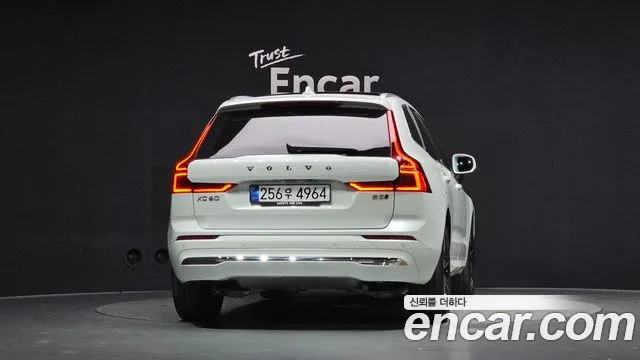 Volvo XC60 2025 thumb 4