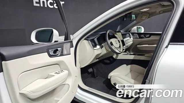 Volvo XC60 2025 thumb 10