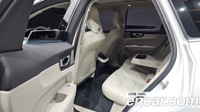Volvo XC60 2025 thumb 12