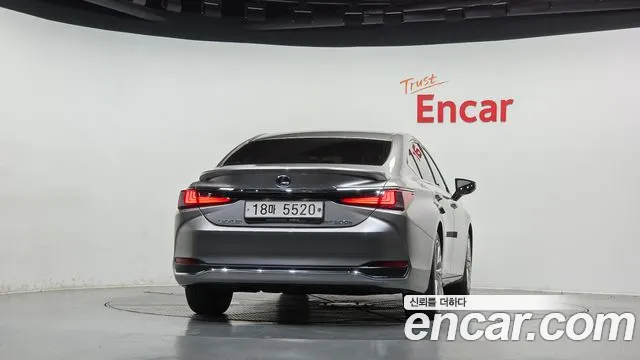 Lexus ES 2018 thumb 3