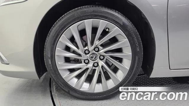 Lexus ES 2018 thumb 4