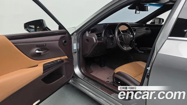 Lexus ES 2018 thumb 9