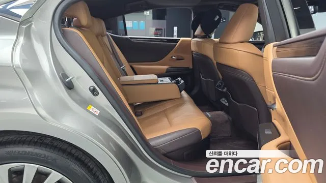 Lexus ES 2018 thumb 11