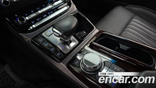 Genesis G90 2016 thumb 9