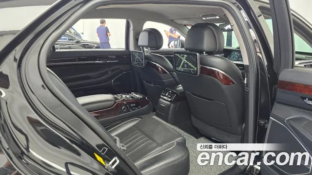 Genesis G90 2016 thumb 12