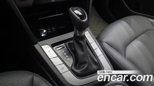 Hyundai Avante 2017 thumb 9