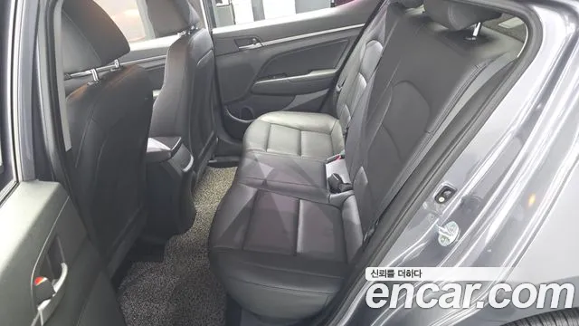 Hyundai Avante 2017 thumb 12