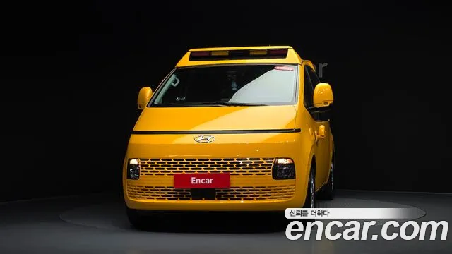Hyundai Staria 2024 thumb 2